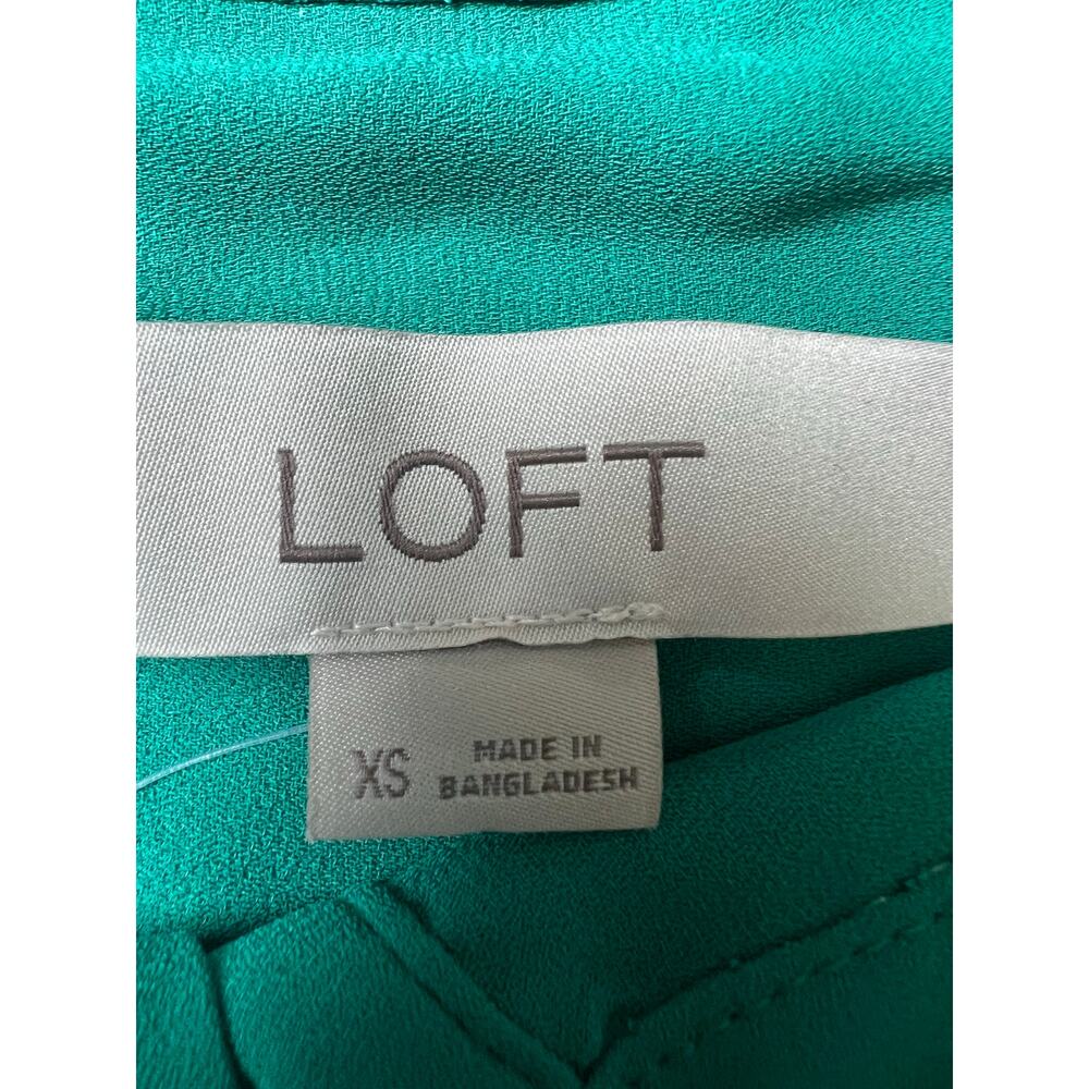 Women's LOFT Sleeveless Blouse, XS, Kelly Green. Ruffle Shoulder, Flowy - Picture 3 of 8